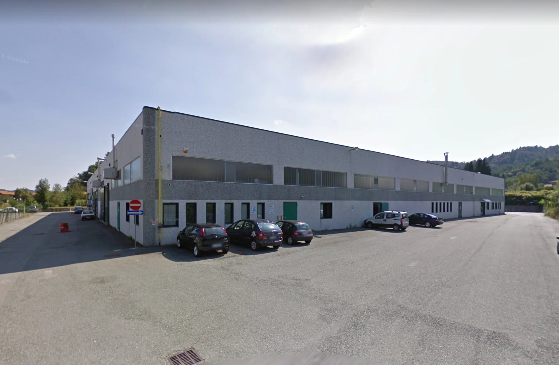 L'azienda LANERIE GROSBER S.R.L., è una Grossista, creata nel 1994, che opera nel settore Lana - Tessuti. E' presente anche nei settori tessuti di cachemire
